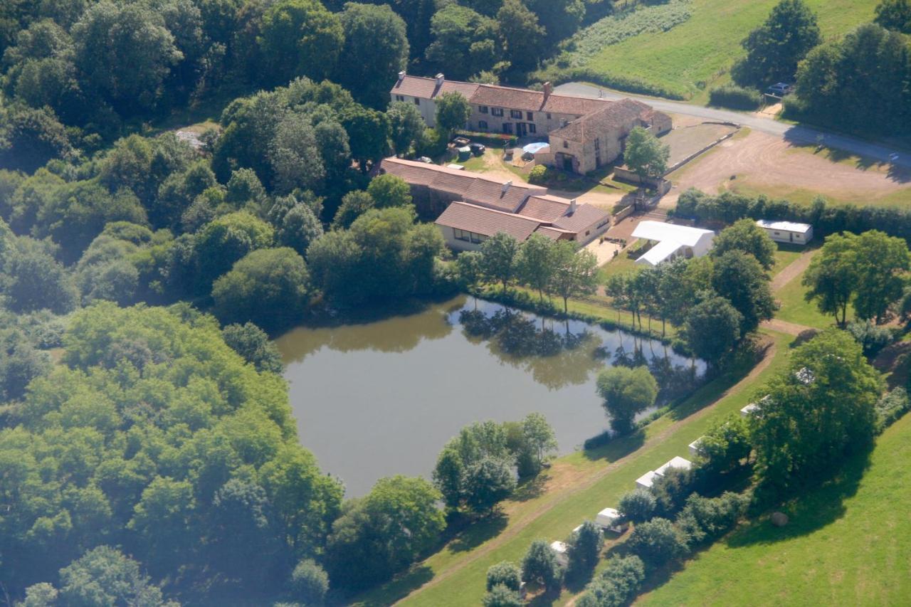 Отель Logis De L'Aubonniere Chaille-sous-les-Ormeaux Экстерьер фото