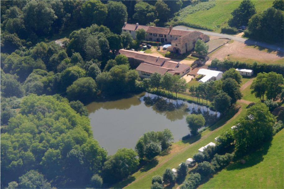 Отель Logis De L'Aubonniere Chaille-sous-les-Ormeaux Экстерьер фото